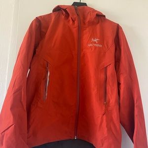 Arc’teryx GORE-TEX rain coat